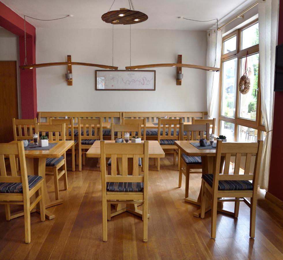 Weingut Weich Hotel Riol Exterior foto